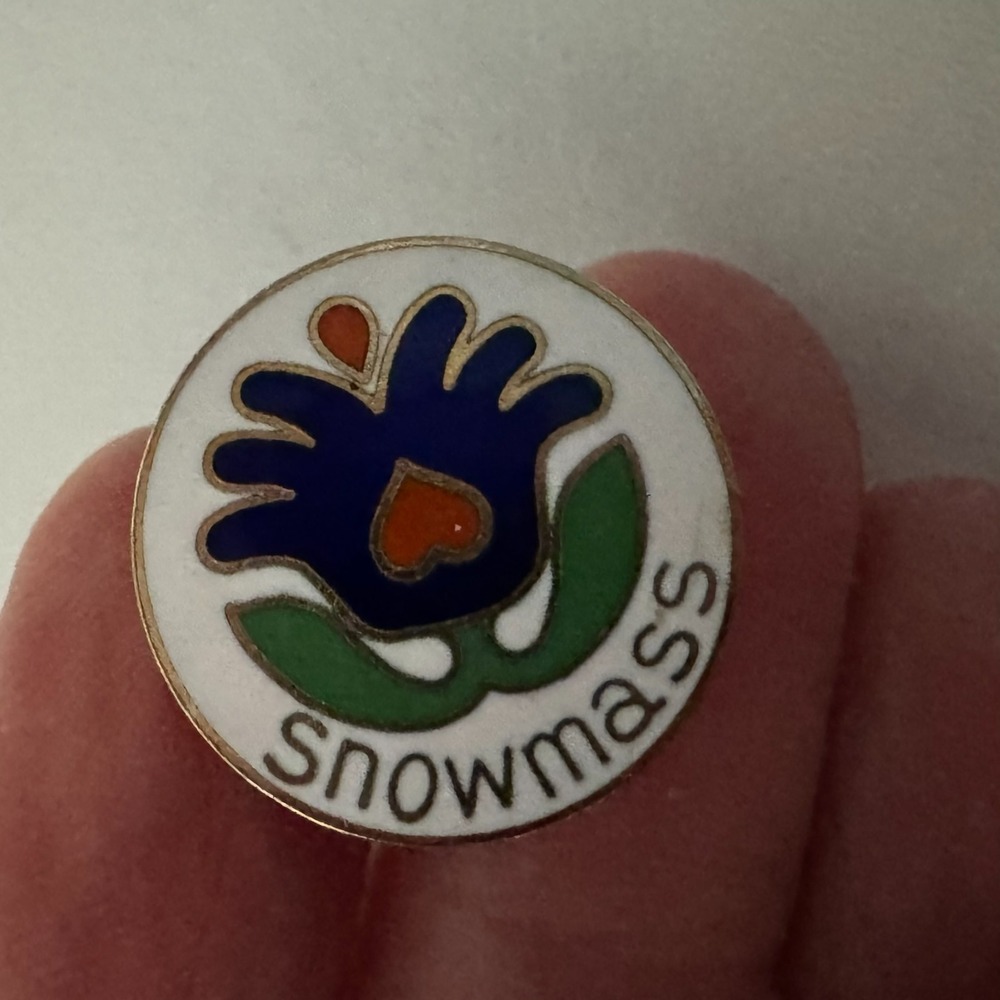 Vintage Snowmass‎ Ski Pin Hat Tie Lapel Souvenir Mountain